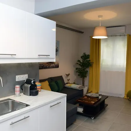 Olive Tree Deluxe Apt Under Acropolis Athens Exterior photo