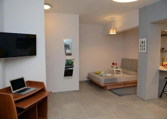 Olive Tree Deluxe Apt Under Acropolis