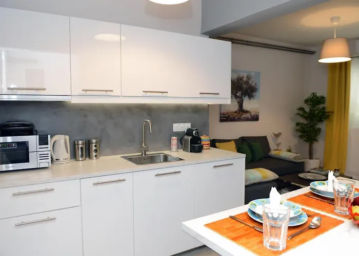 Olive Tree Deluxe Apt Under Acropolis