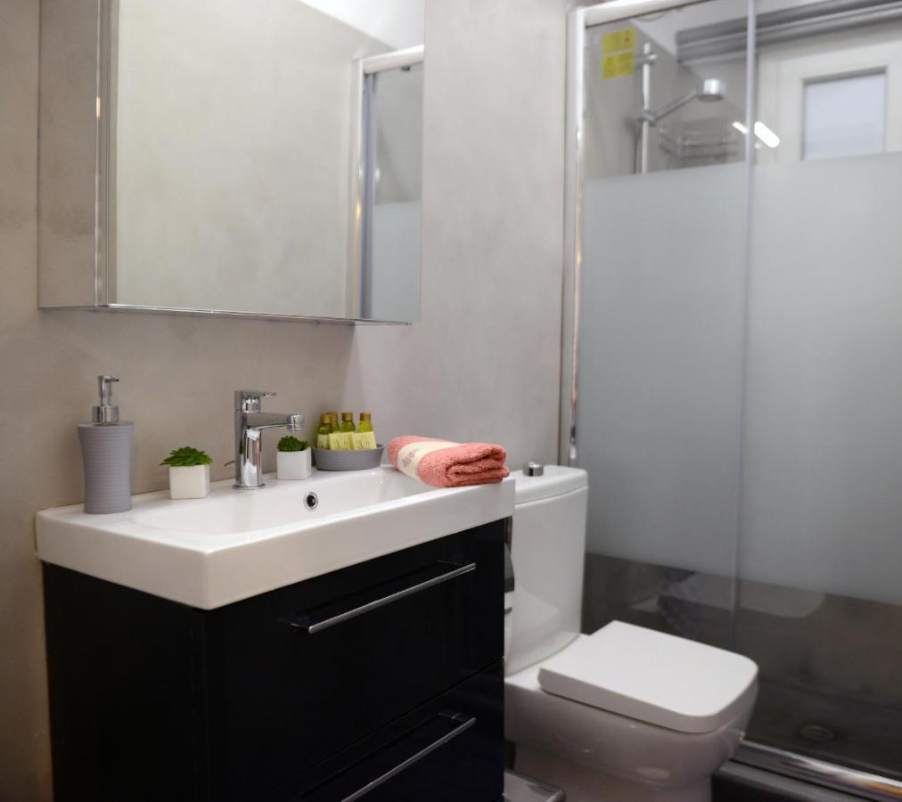 Olive Tree Deluxe Under Acropolis Apartment